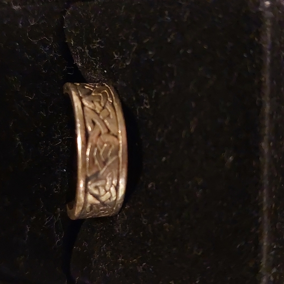 Handcrafted Silver Ring - Picture 2 of 4